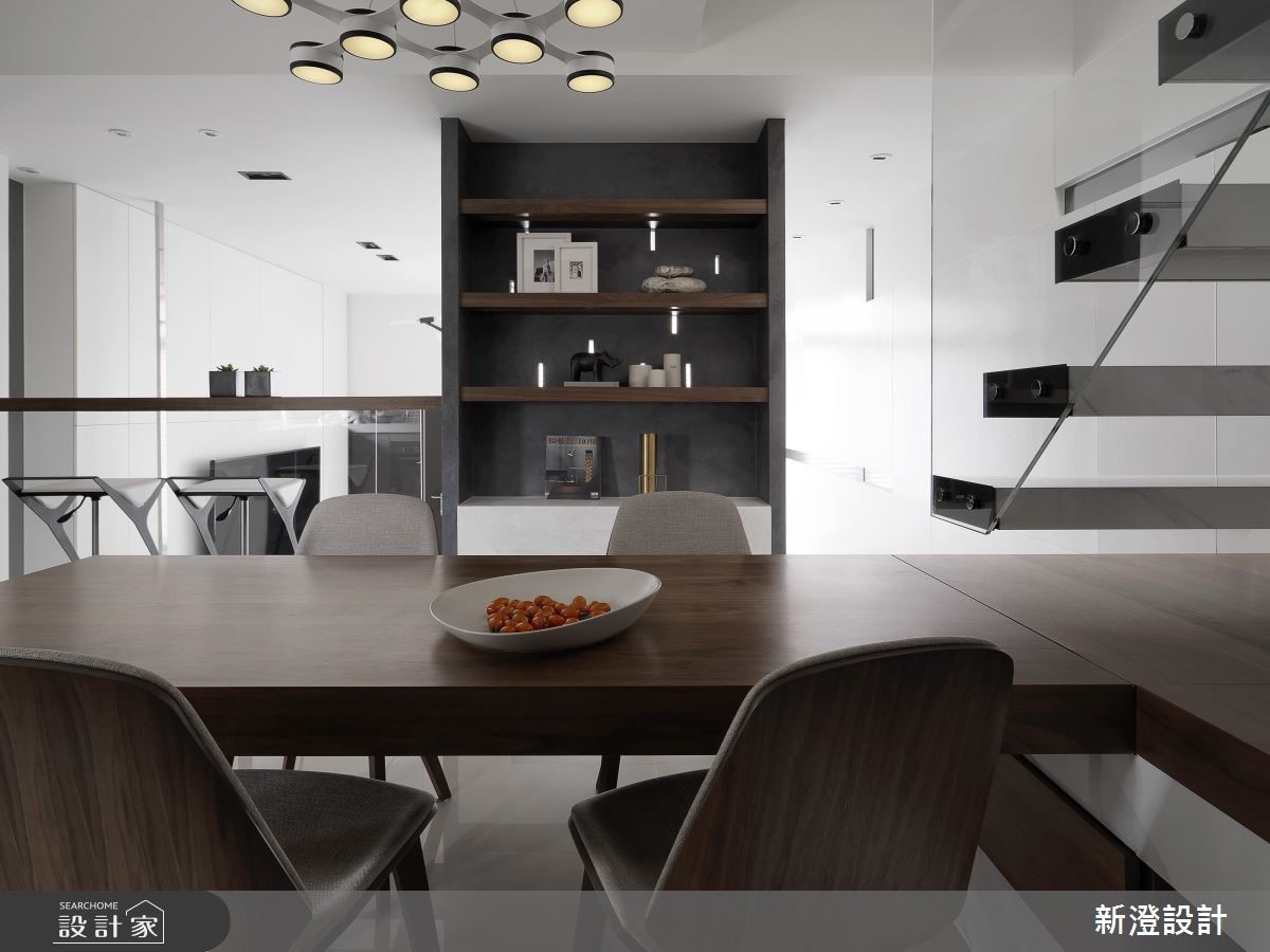 75 坪的現代風住宅，為坐東朝西的私人獨棟透天別墅，